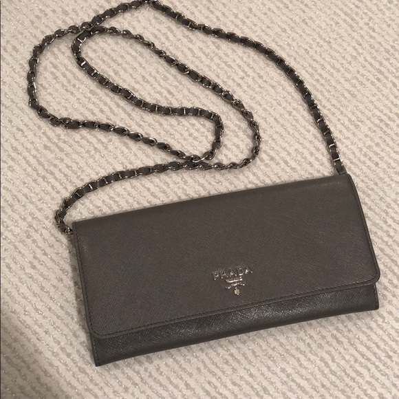 Grey authentic PRADA wallet on chain - Picture 7 of 7